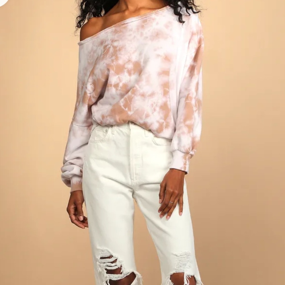 Lulu’s Tie-Dye Sweatshirt relaxed shoulder style